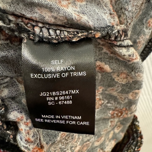 Women’s casual pants. Size Junior Large - Picture 7 of 7